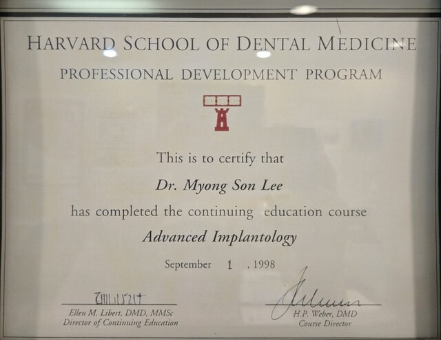 Original certificate photograph, issued to Dr. Myong Son Lee — Advanced Implantology, 1998